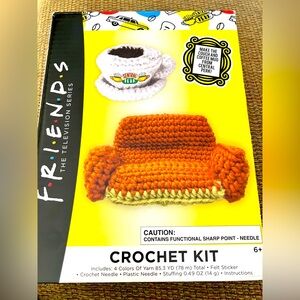 FRIENDS Central Perk Crochet Kit - Orange and White